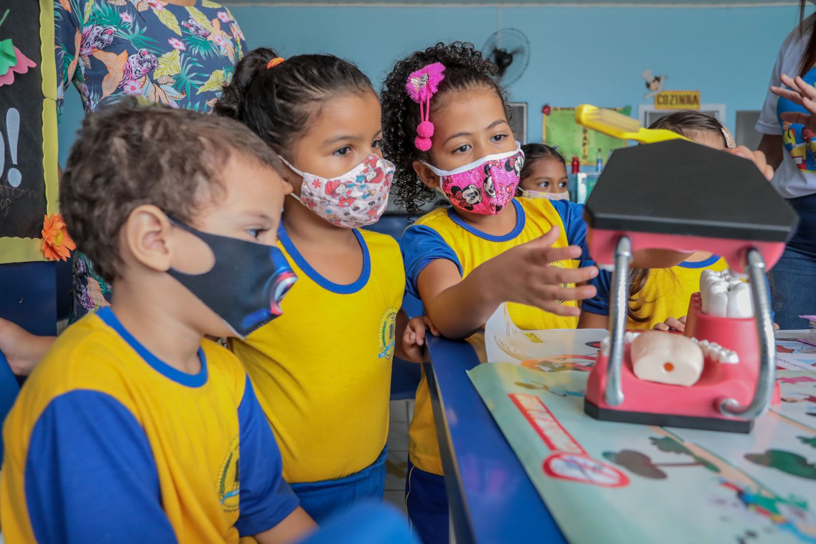 Orientações sobre escovação fazem parte das ações