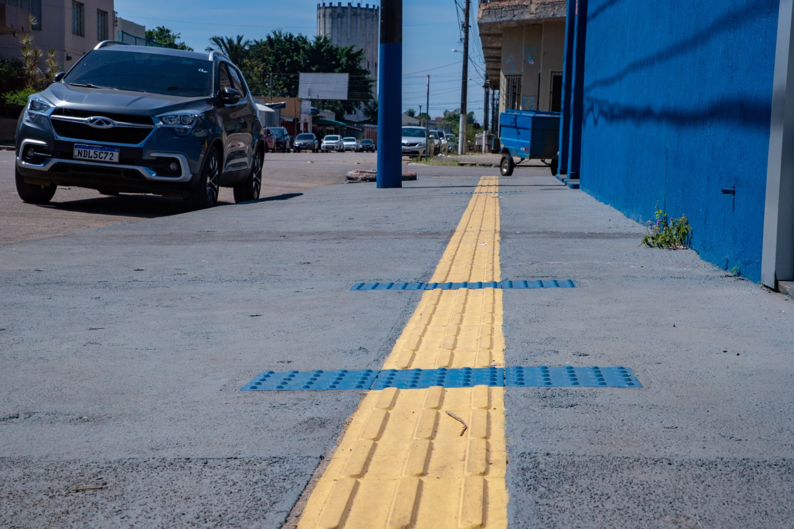 Ocupação precisa ser autorizada e não pode obstruir o trânsito de pedestre
