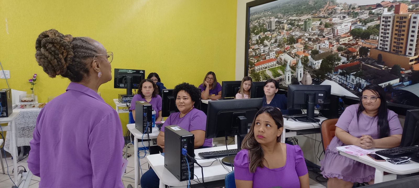 Entre temas abordados estão os tipos de violência e os tipos de abusos no ambiente de trabalho