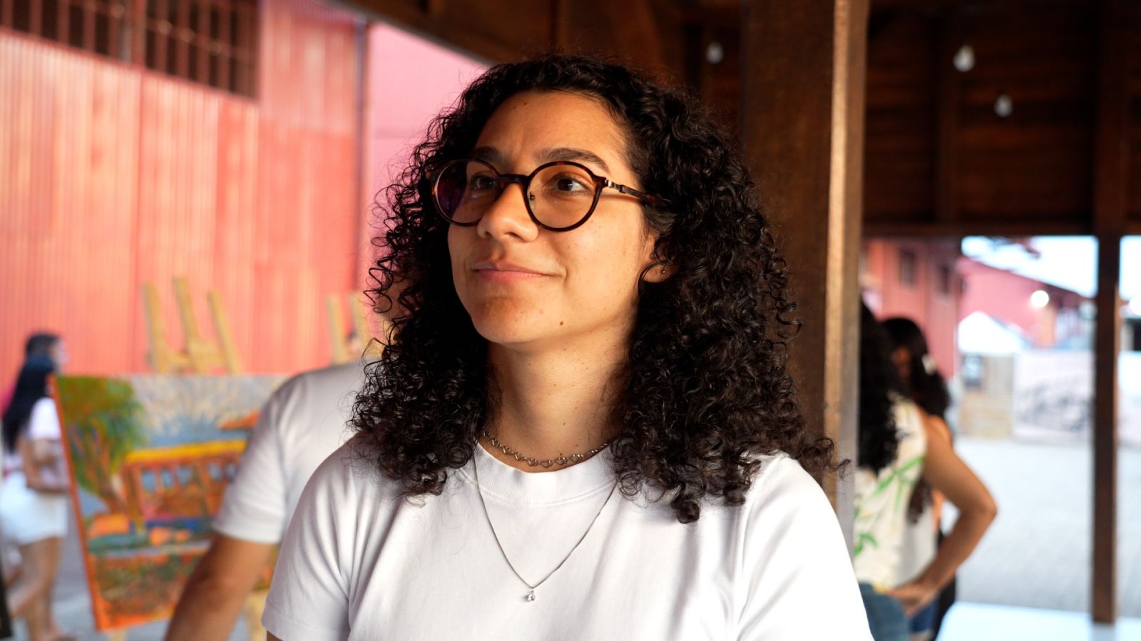 Stéphanie aprovou a iniciativa de valorizar a cultural e talentos locais