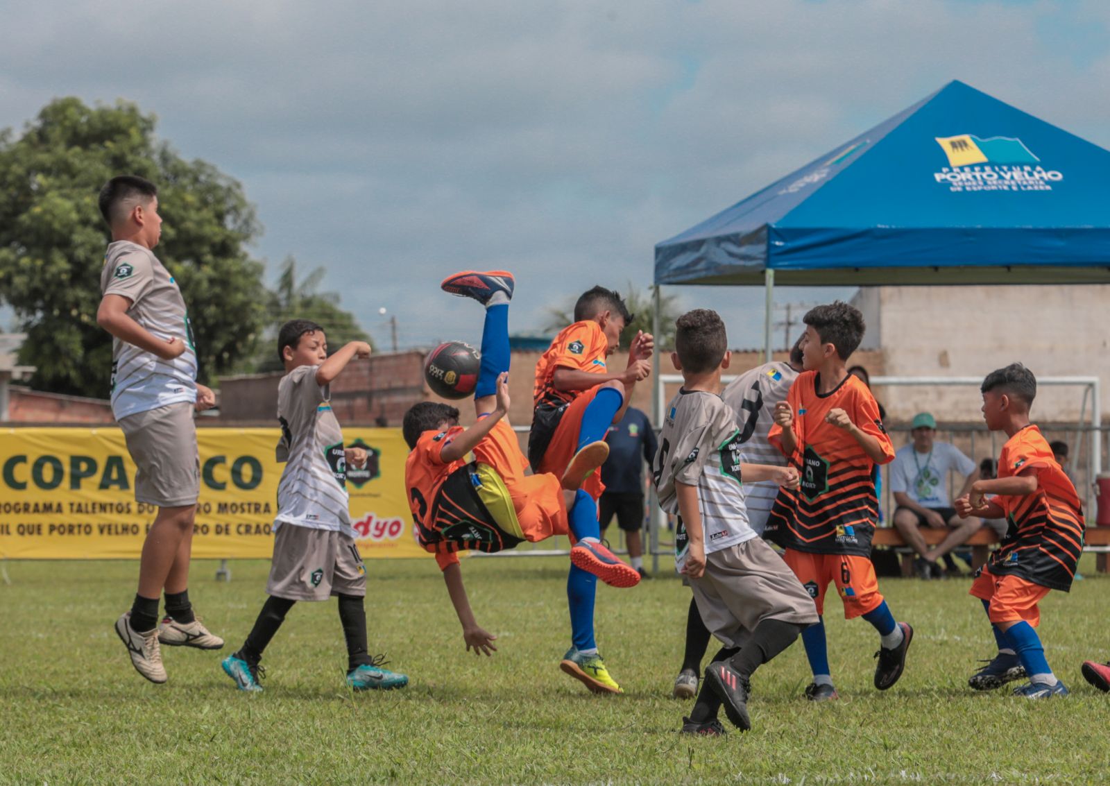 Entre os projetos ofertados está o Construindo Campeões, voltado para crianças e adolescentes de 6 a 17 anos