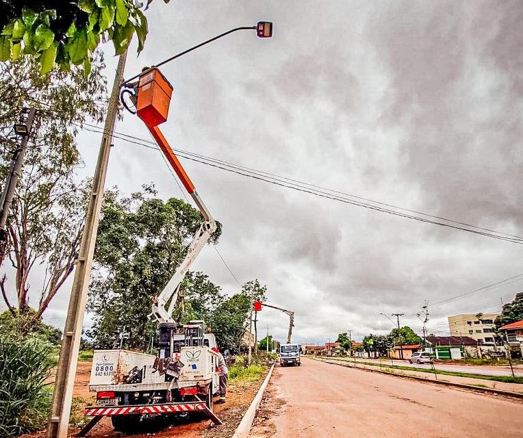 Rua Venezuela passa a contar com iluminação moderna e mais econômica