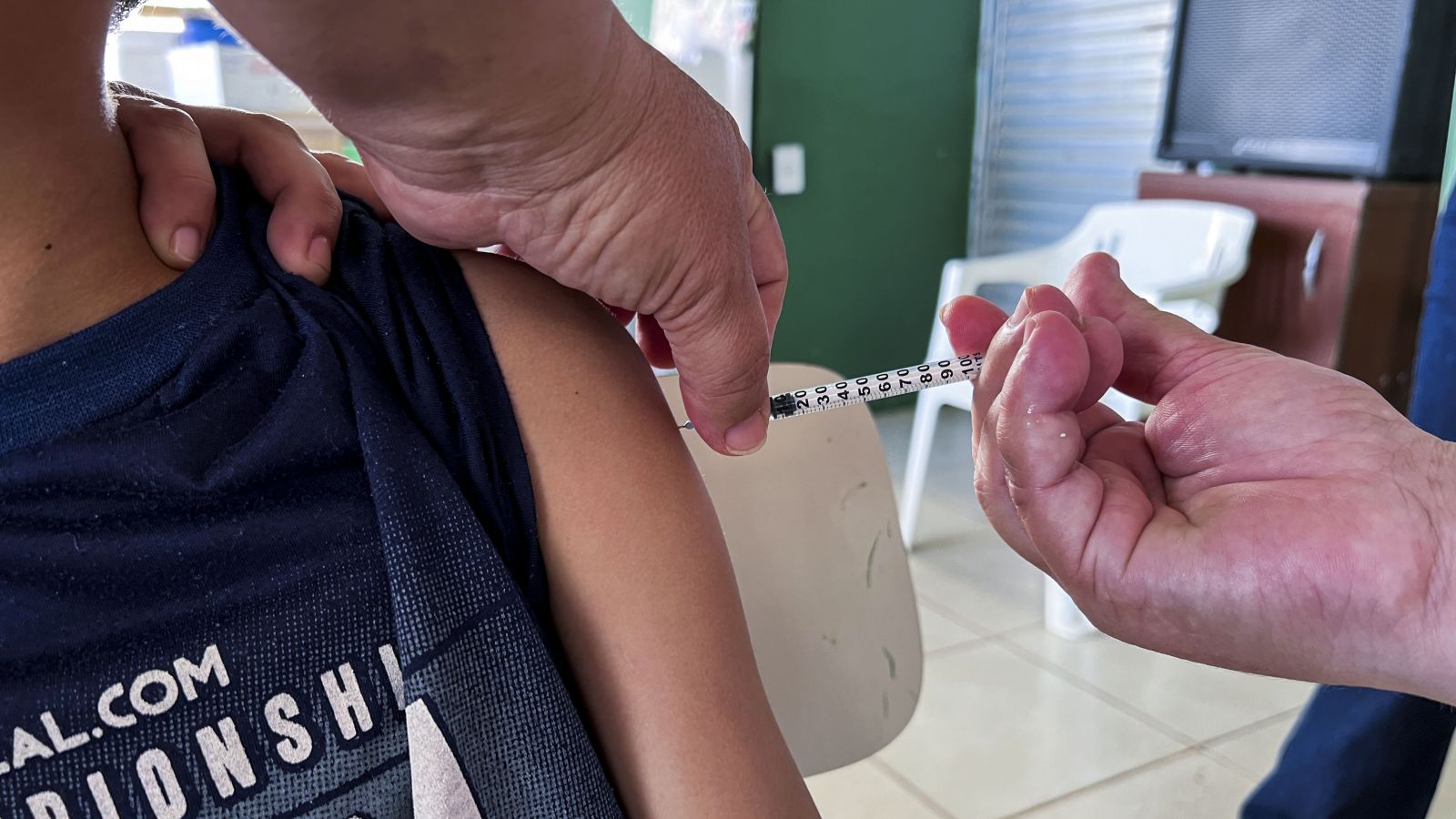 Imunizante é uma versão mais atualizada da vacina contra a covid-19