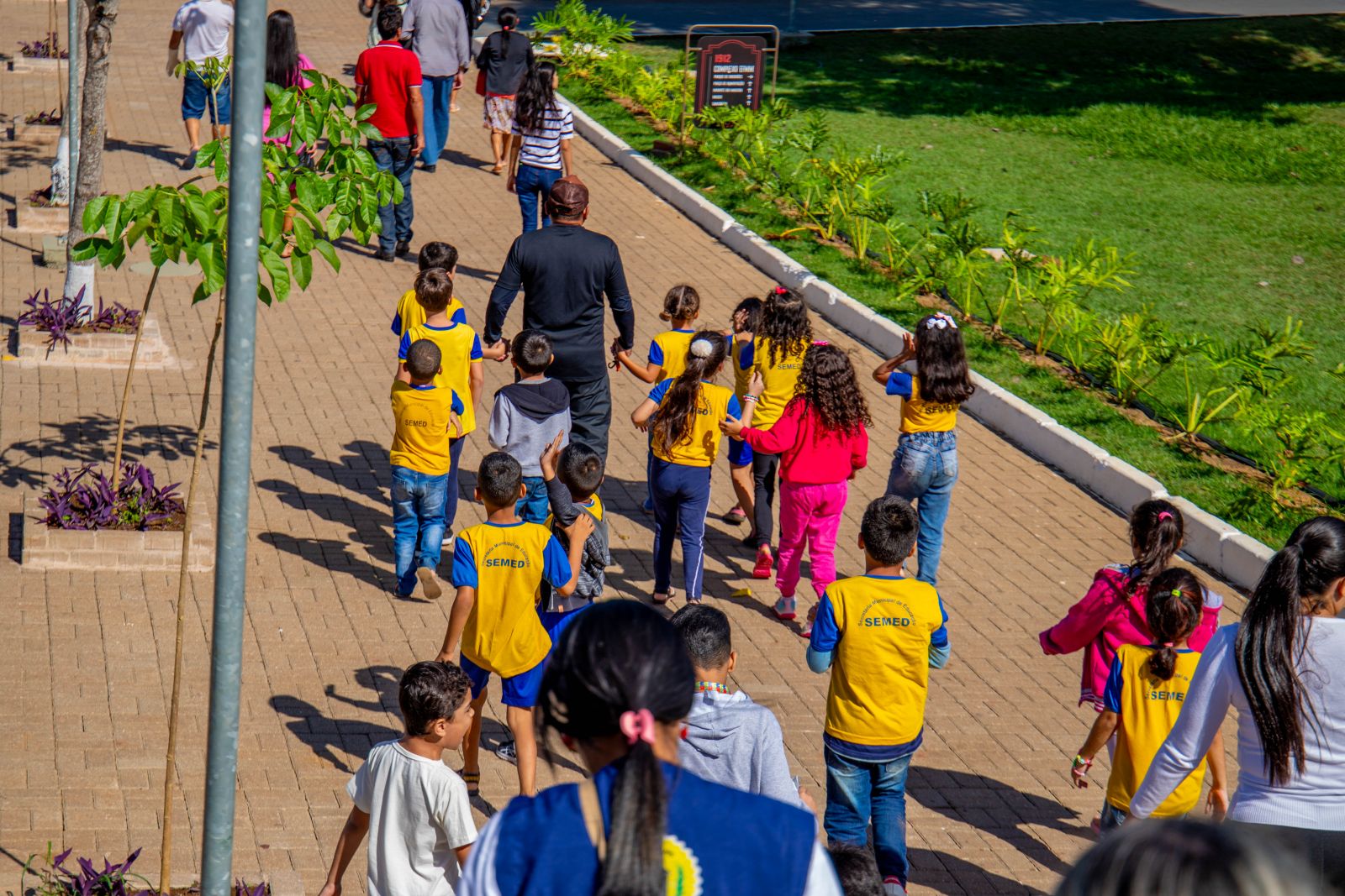 Cerca de 30 alunos das turmas do segundo ano do ensino fundamental visitaram o local