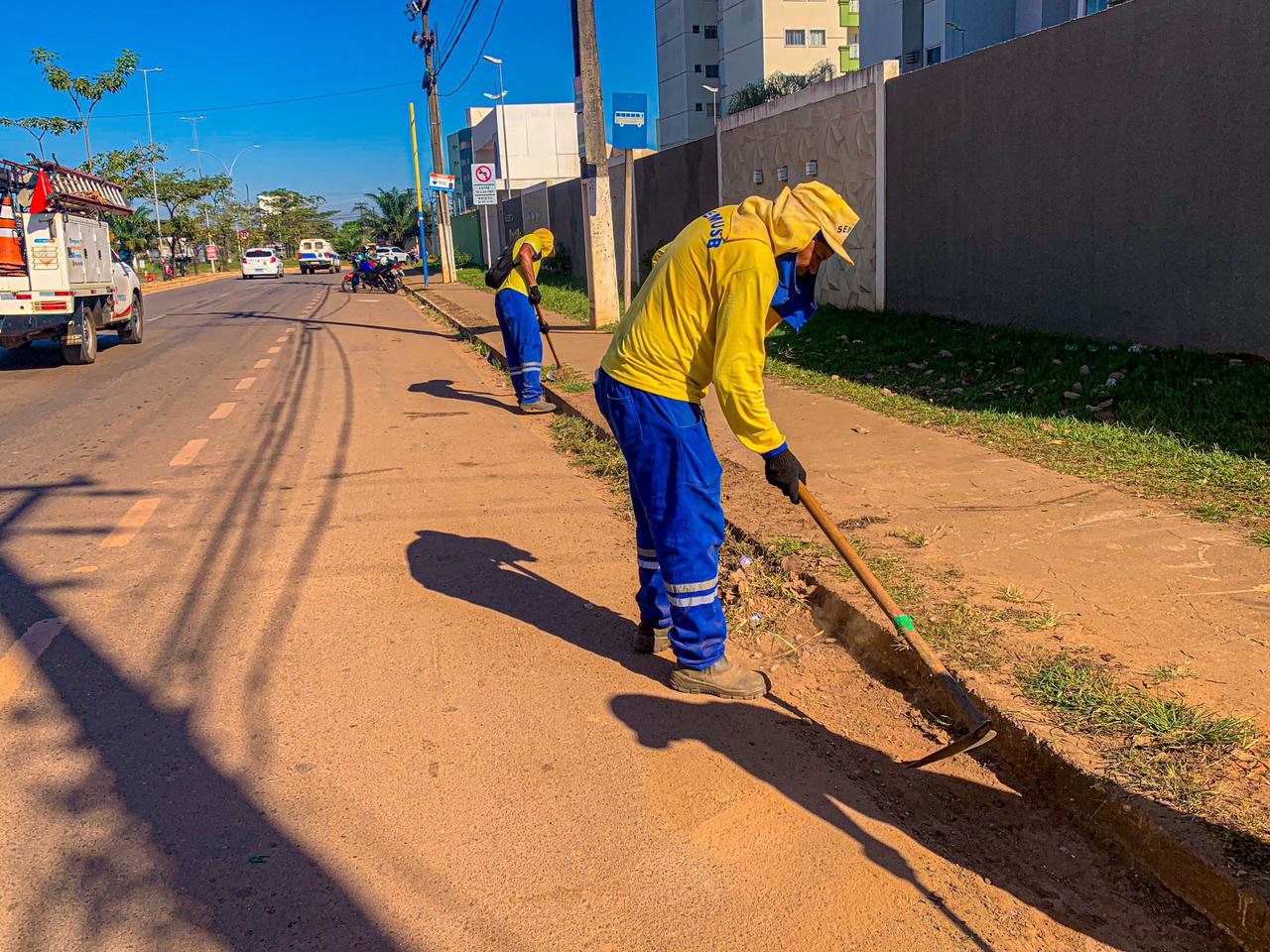 Há mutirões acontecendo em várias avenidas da cidade