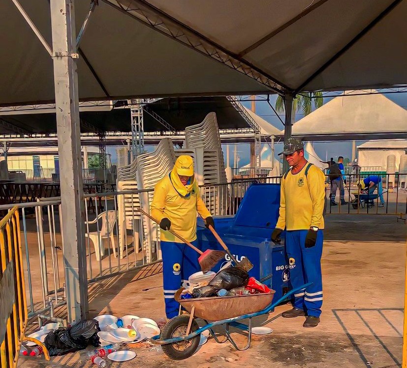 Três equipes se dividem dentro e fora do parque para execução do serviço