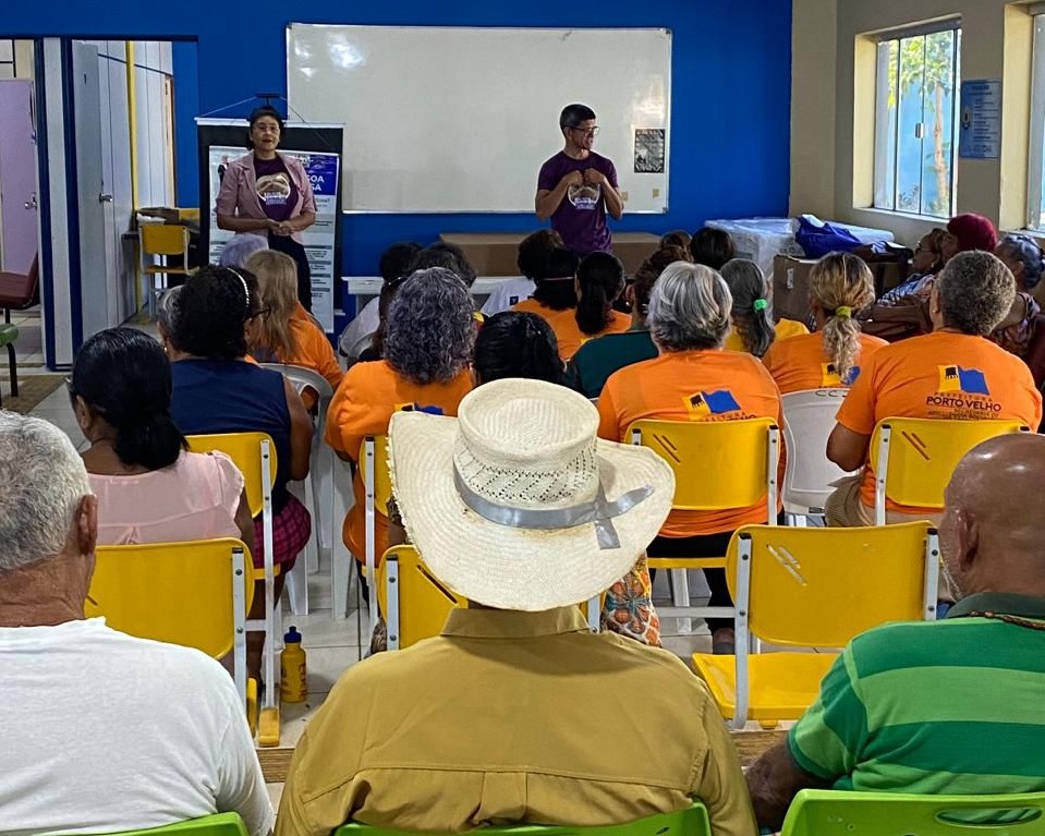 As palestras informativas podem ser realizadas em ambientes fechados