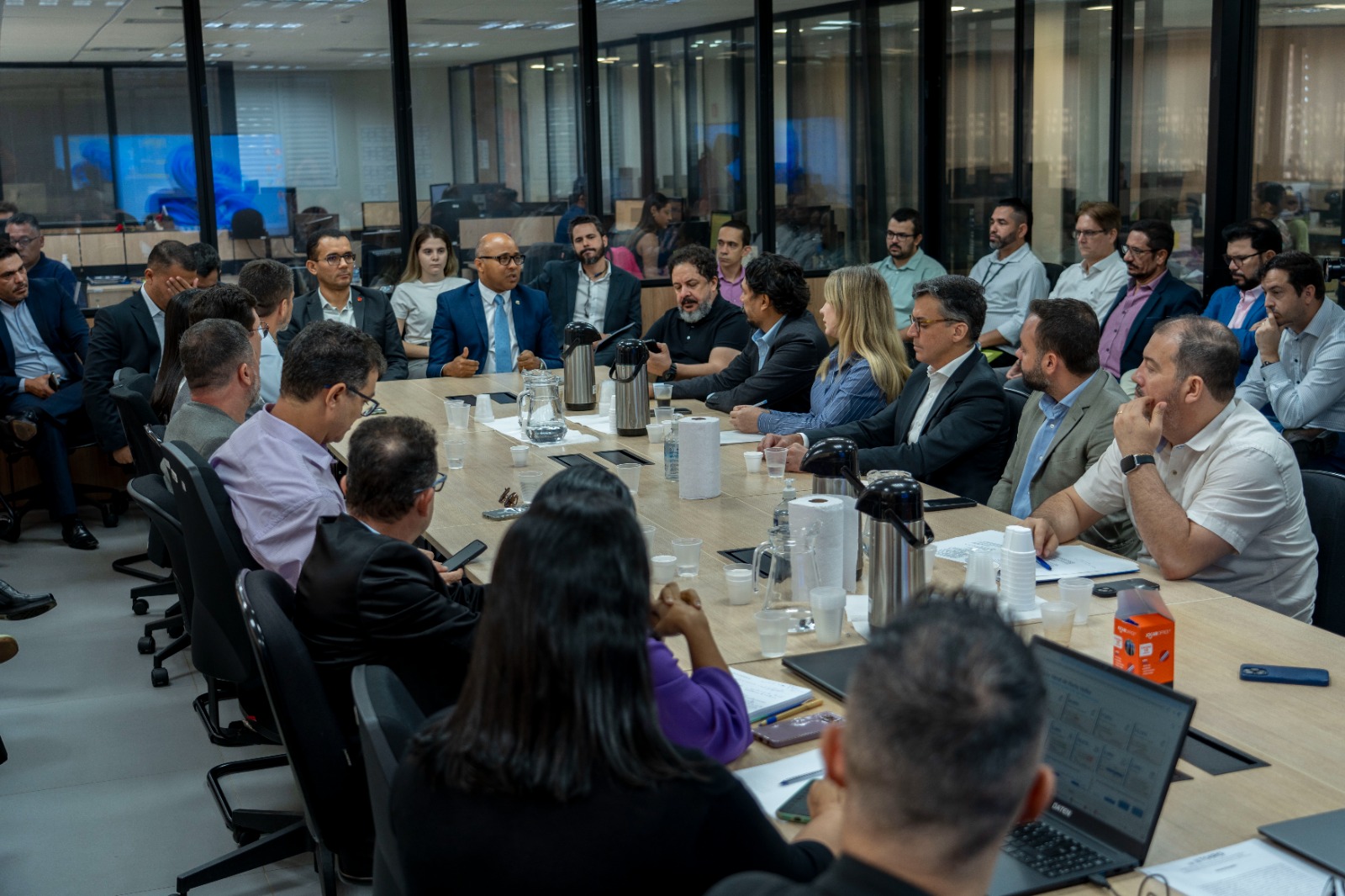 Reunião foi realizada na manhã desta segunda-feira (4)