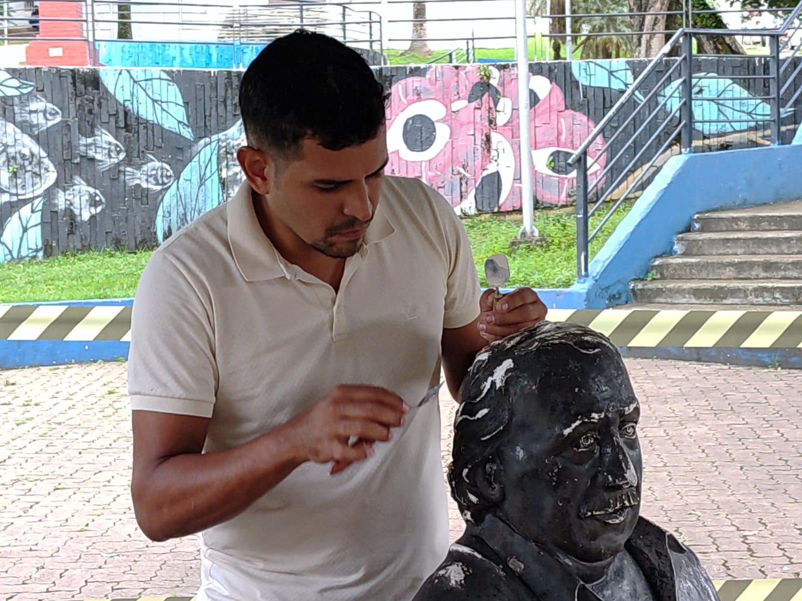 Estátua criada pelo artista plástico rondoniense Bruno Souza