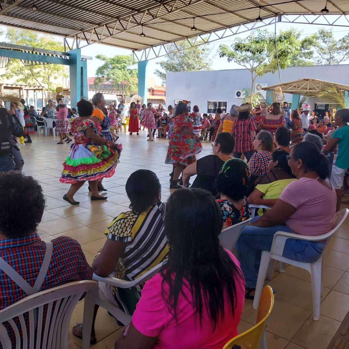 Arraial celebra a tradicional festividade junina com um toque especial voltado para as pessoas idosas