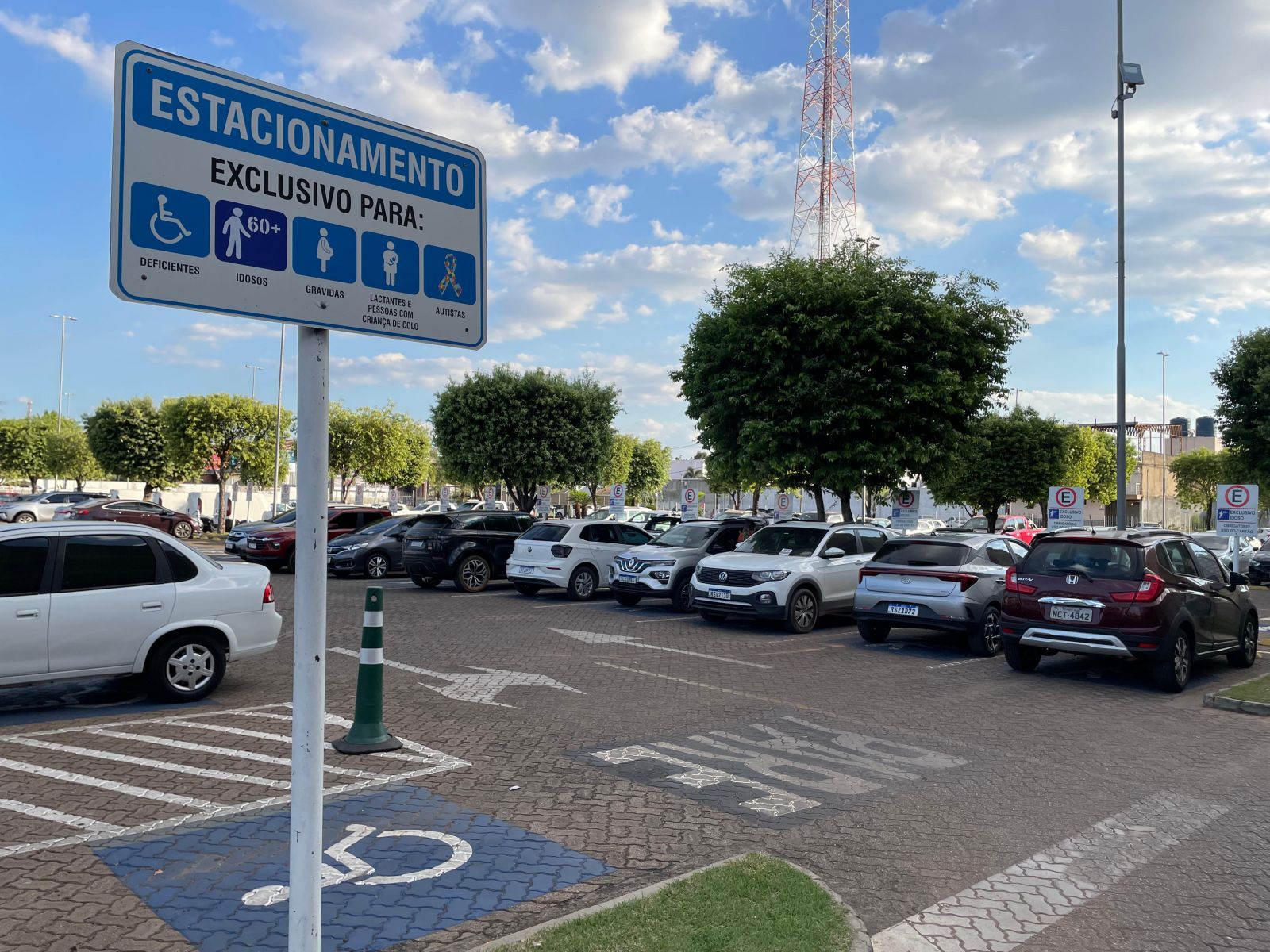 Ação reforça a importância do uso correto das vagas de estacionamento reservadas