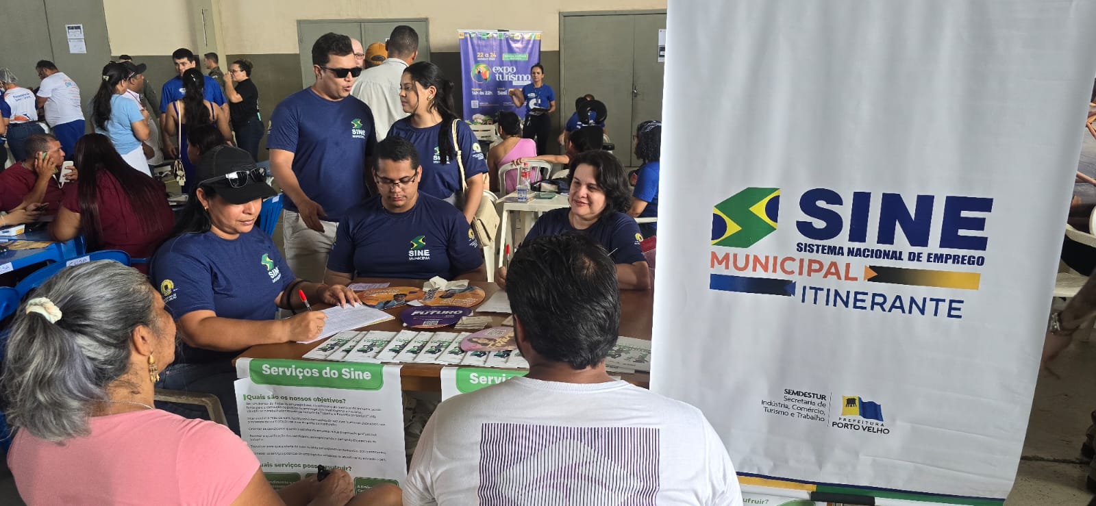 Sine itinerante também esteve presente levando serviços de atendimento à população