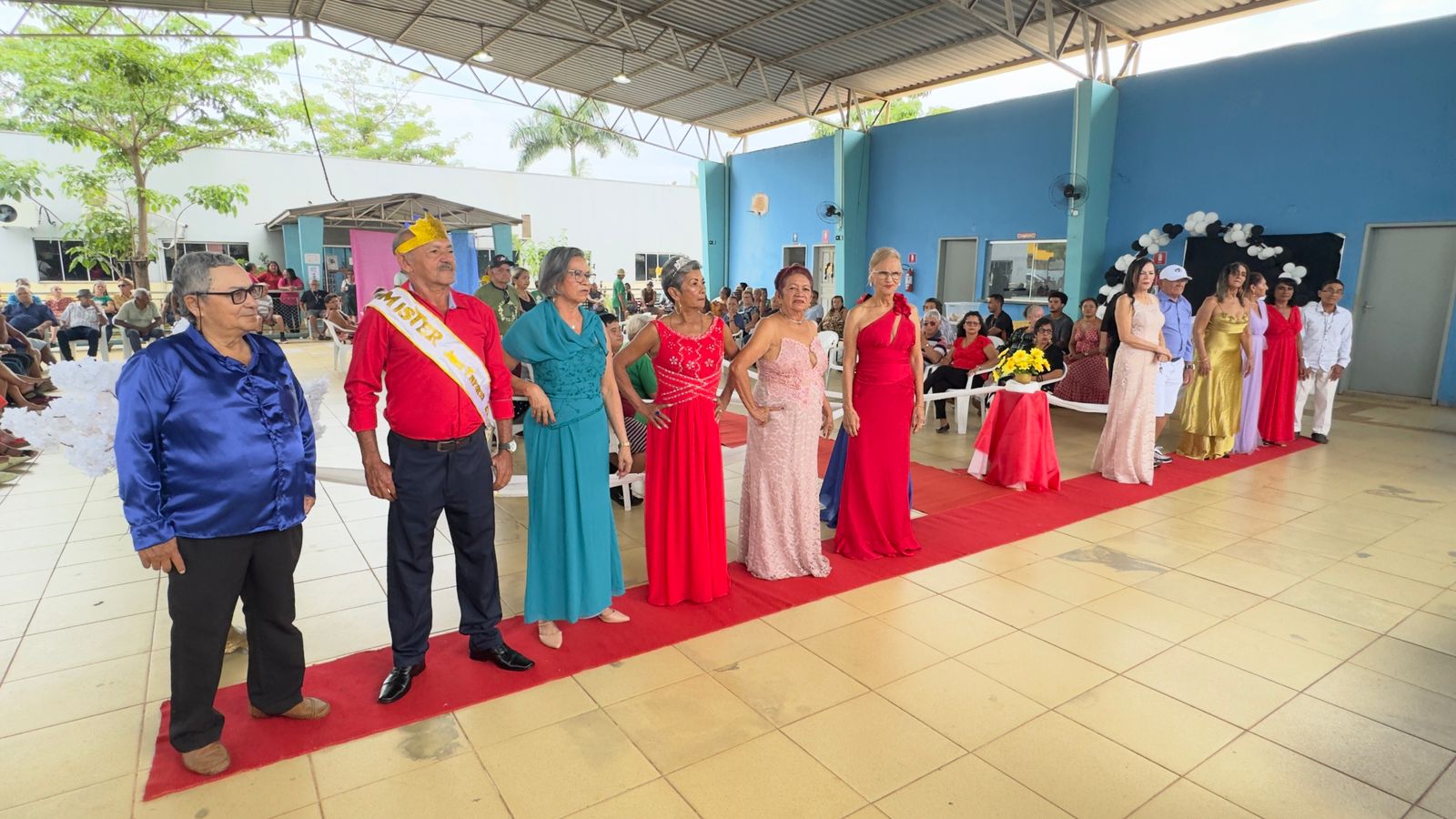 Durante o desfile, 13 participantes mostraram não apenas elegância, mas também talento e alegria