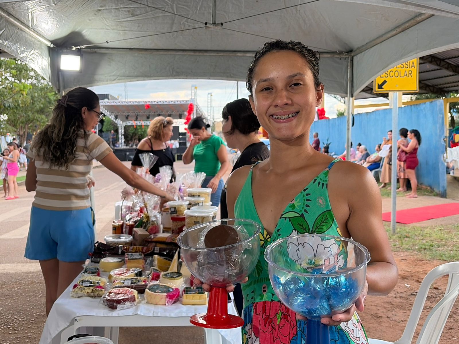 Claudia foi um dos destaques da programação especial de Dia das Mães, na Praça do Abobrão
