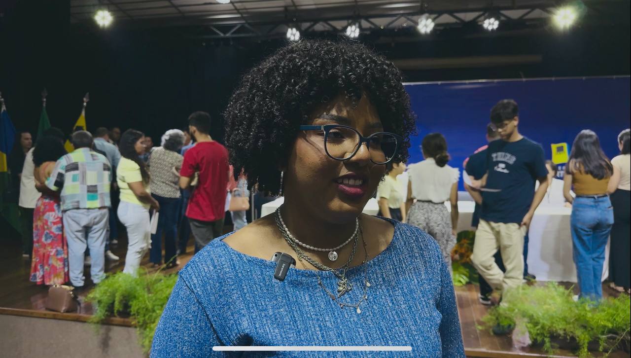 Adriely é uma das beneficiadas e vai cursar Enfermagem