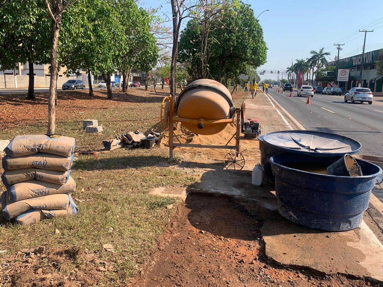 Na Jorge Teixeira, o serviço está dividido entre os trechos que precisam do reparo