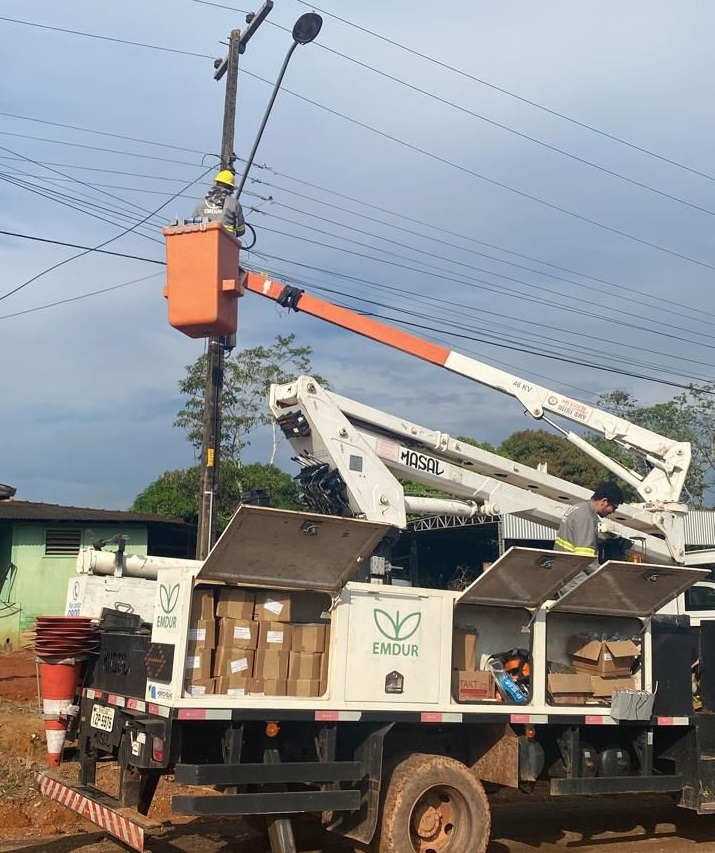 Foram atendidos 430 pontos de luz com luminárias convencionais em Nova Califórnia