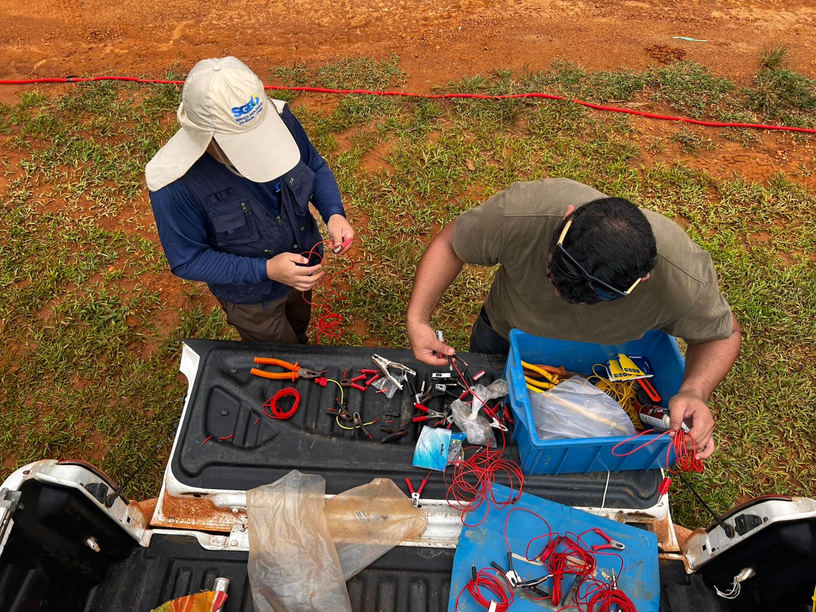 A iniciativa usa estudos técnicos para identificar pontos ideais de perfuração de poços