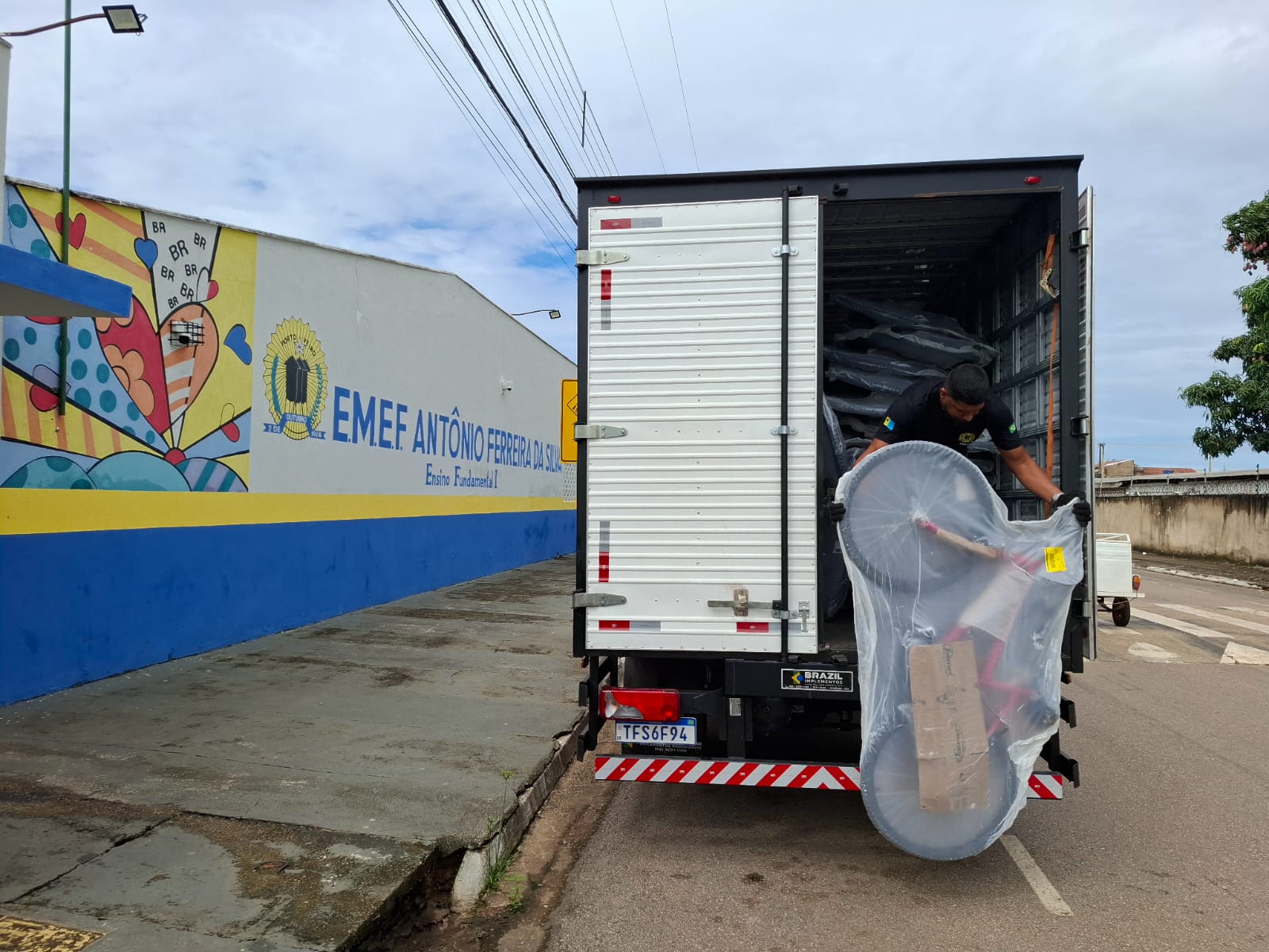  Escola Antônio Ferreira da Silva recebeu 145 bicicletas