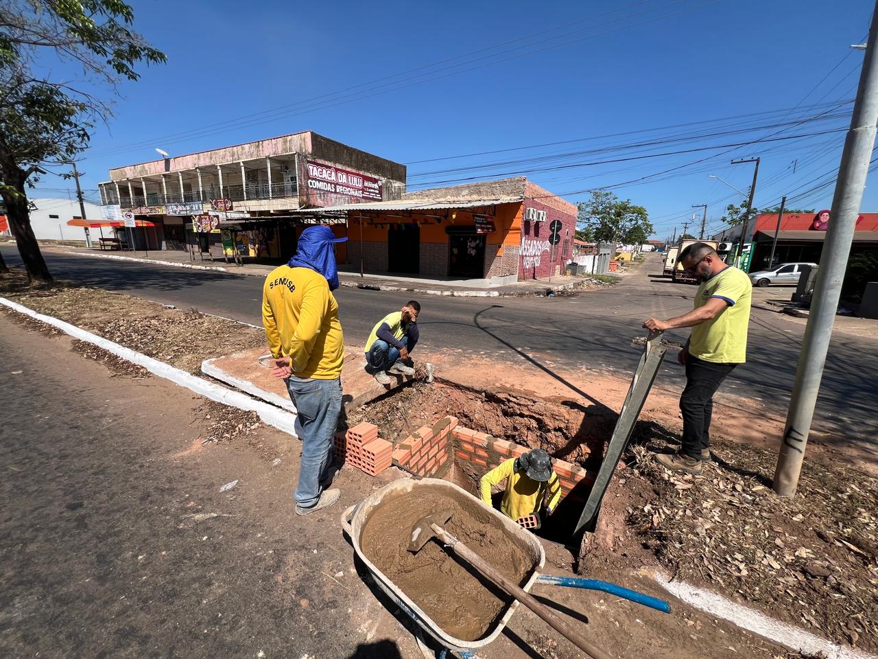 Prefeitura segue com o serviço de desobstrução de bocas de lobo e reconstrução de estruturas danificadas
