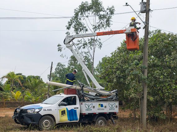 Equipes realizaram as trocas de lâmpadas convencionais para as de LED