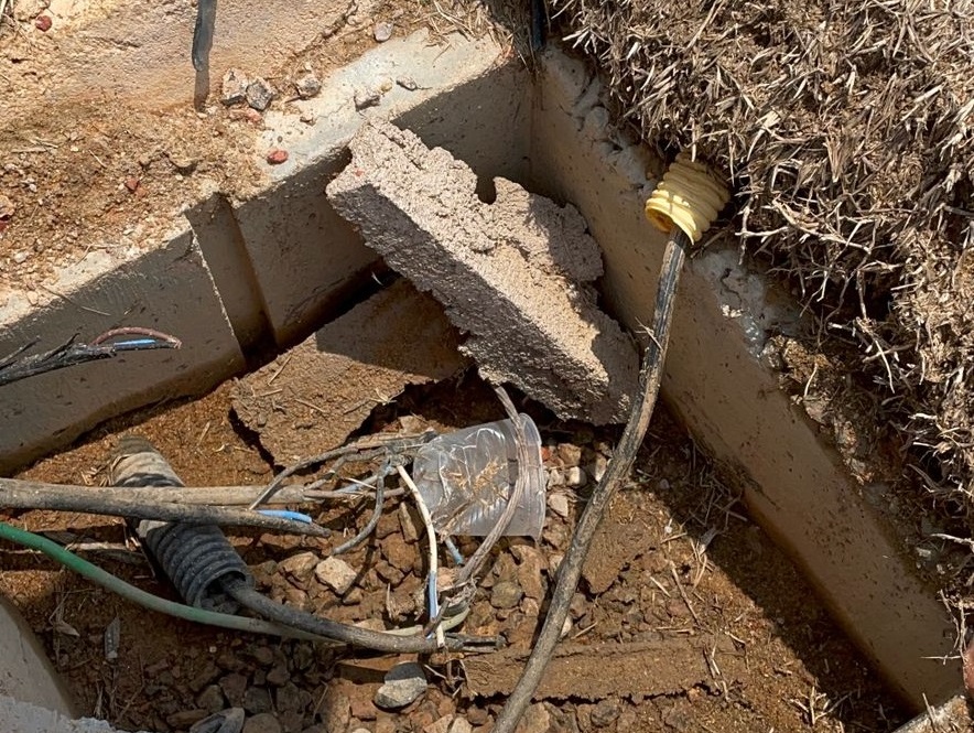 Desde a identificação do problema, equipes de eletricistas da Emdur estão no local