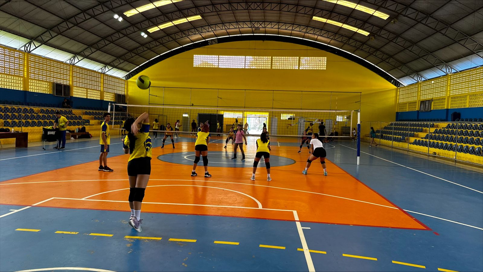 No Ginásio Eduardo Lima e Silva serão oferecidas 81 vagas nas modalidades de voleibol e futsal