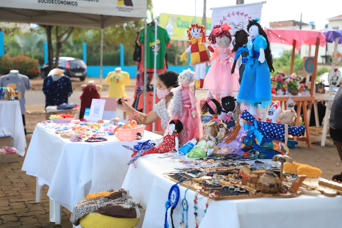Feira Jardim das Artes na Praça Dominó