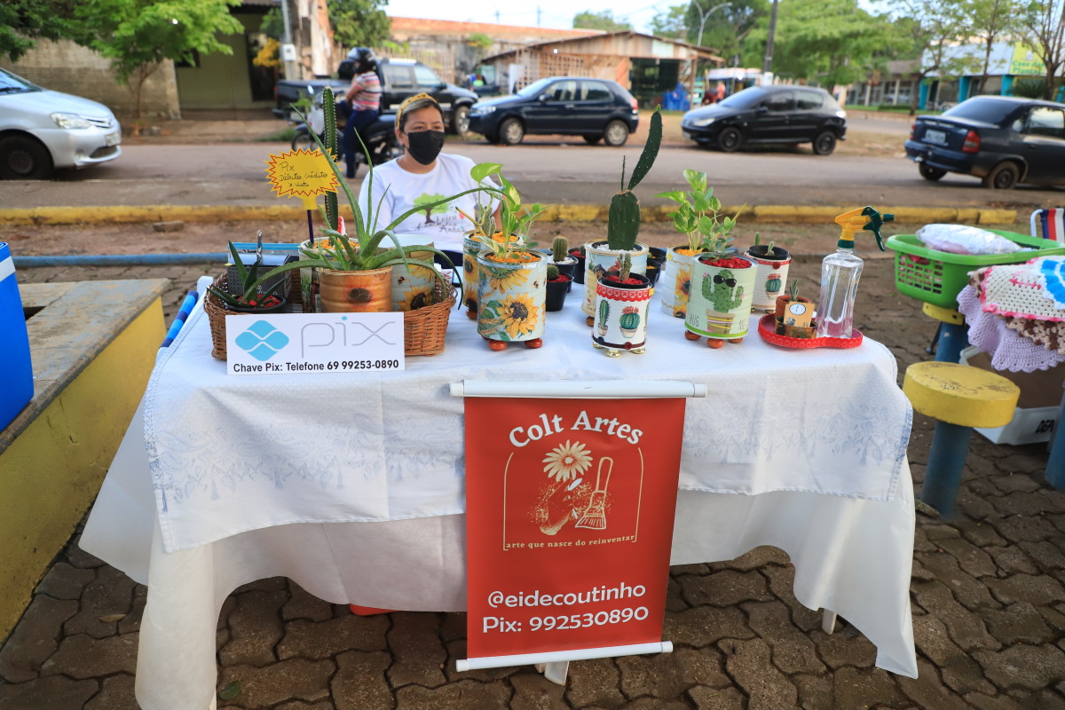 Feira Jardim das Artes na Praça Dominó