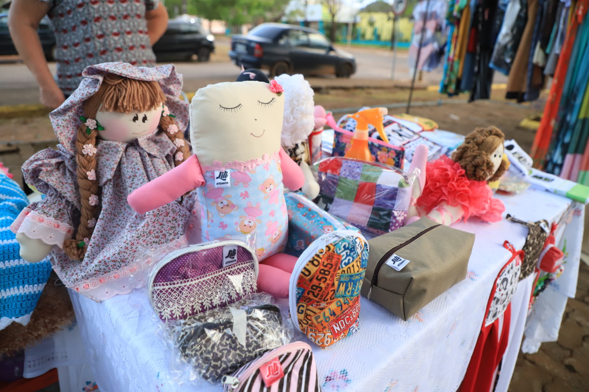Feira Jardim das Artes na Praça Dominó