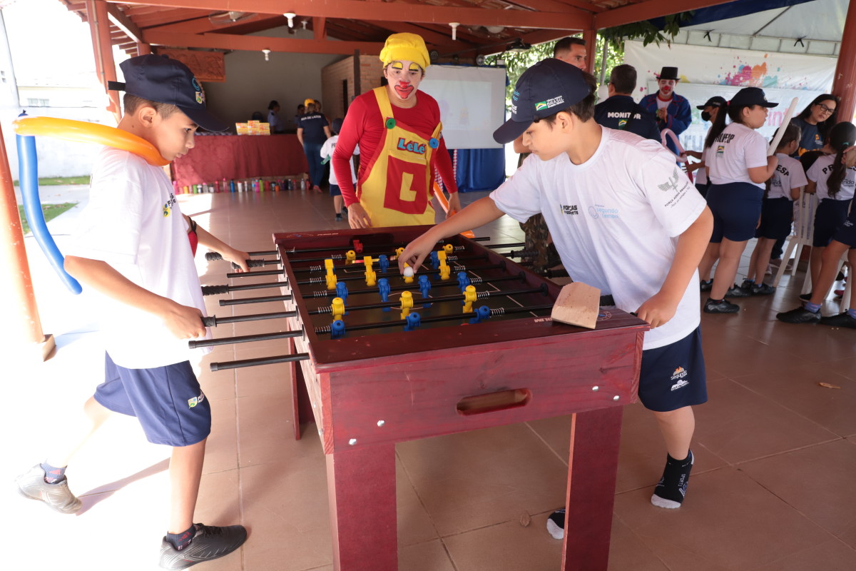 Prefeitura leva atividades recreativas às crianças do projeto social da Base Aérea