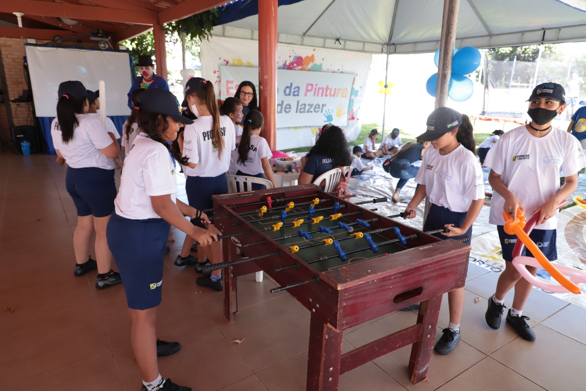 Prefeitura leva atividades recreativas às crianças do projeto social da Base Aérea