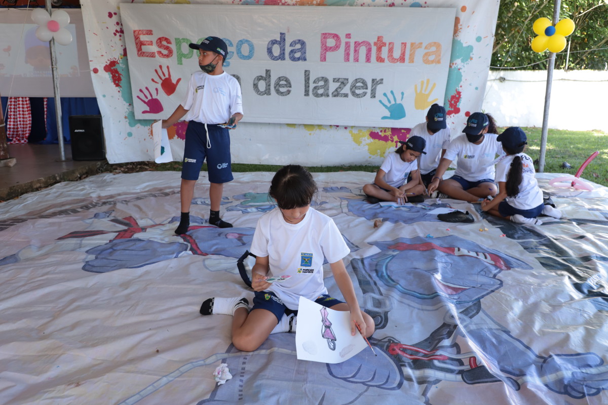 Prefeitura leva atividades recreativas às crianças do projeto social da Base Aérea