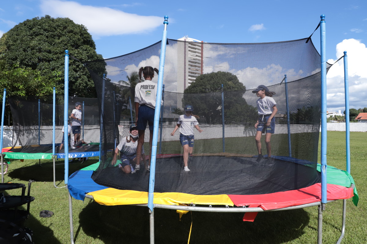 Prefeitura leva atividades recreativas às crianças do projeto social da Base Aérea