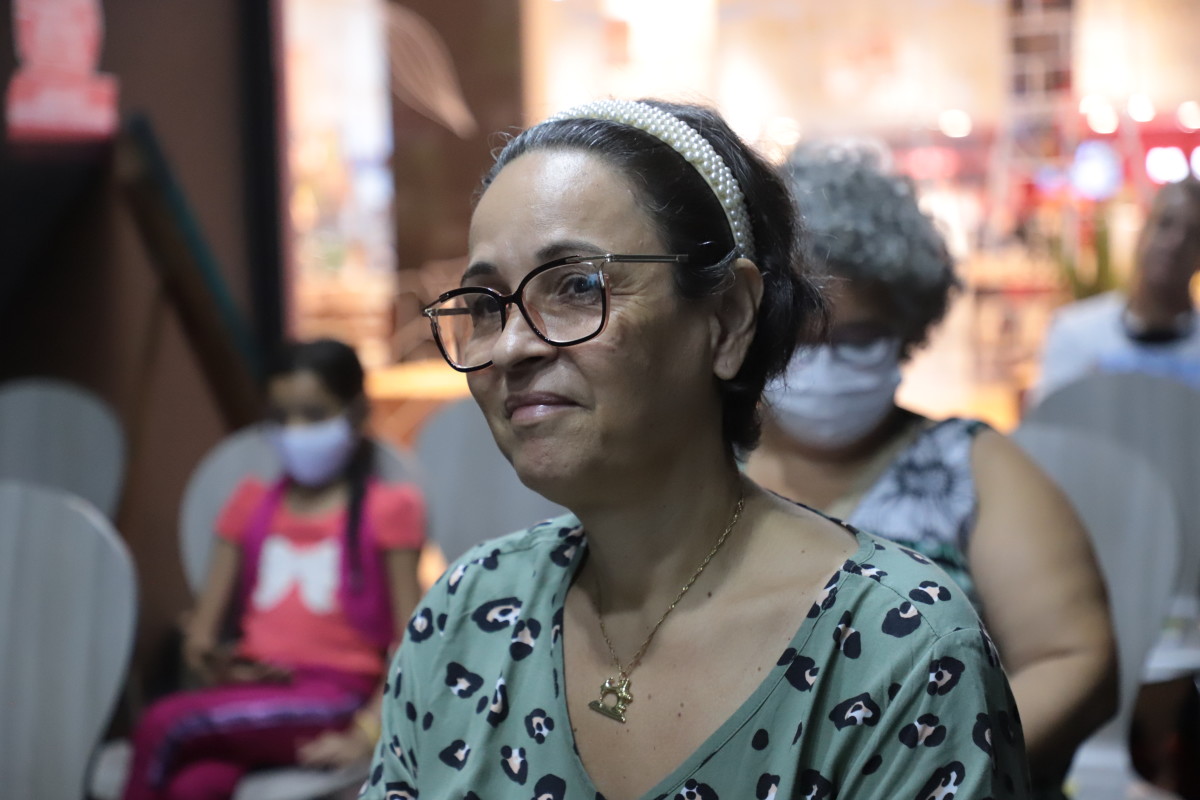 Artesãos recebem a carteira de identidade profissional do PAB, durante o “Estação Turismo”