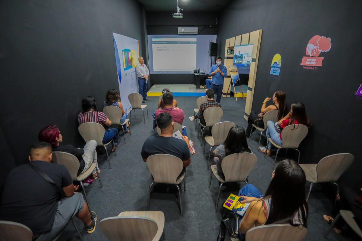 Estação Turismo abre espaço para palestra acadêmica em seu penúltimo dia de programação