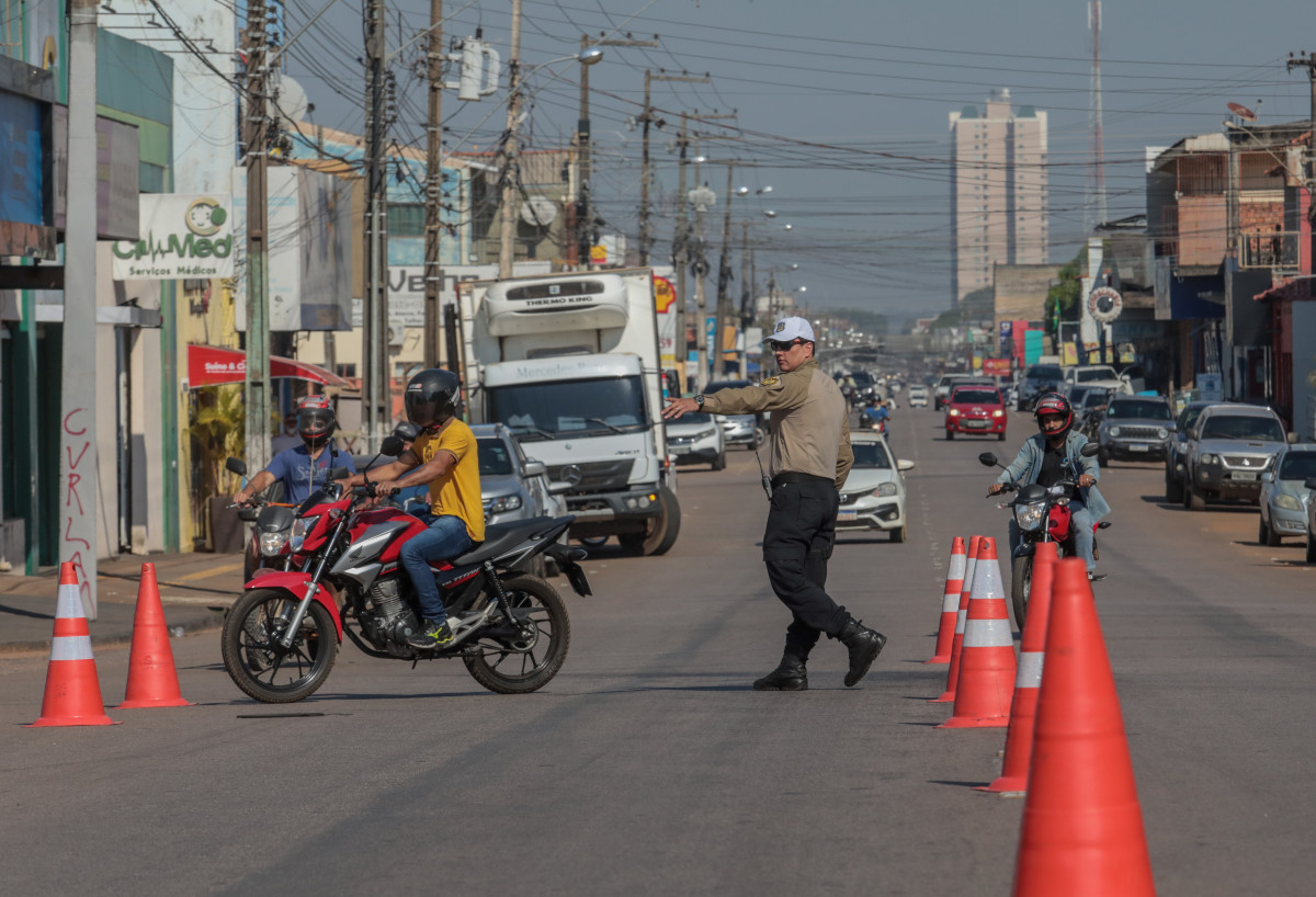 Blitz educativa conscientiza condutores sobre segurança no trânsito