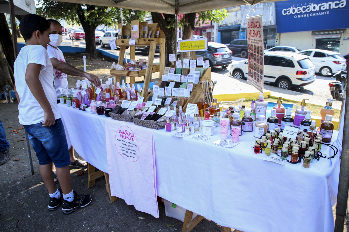 Giro Empreendedor leva exposição de artesanato à praça do Mercado Cultural